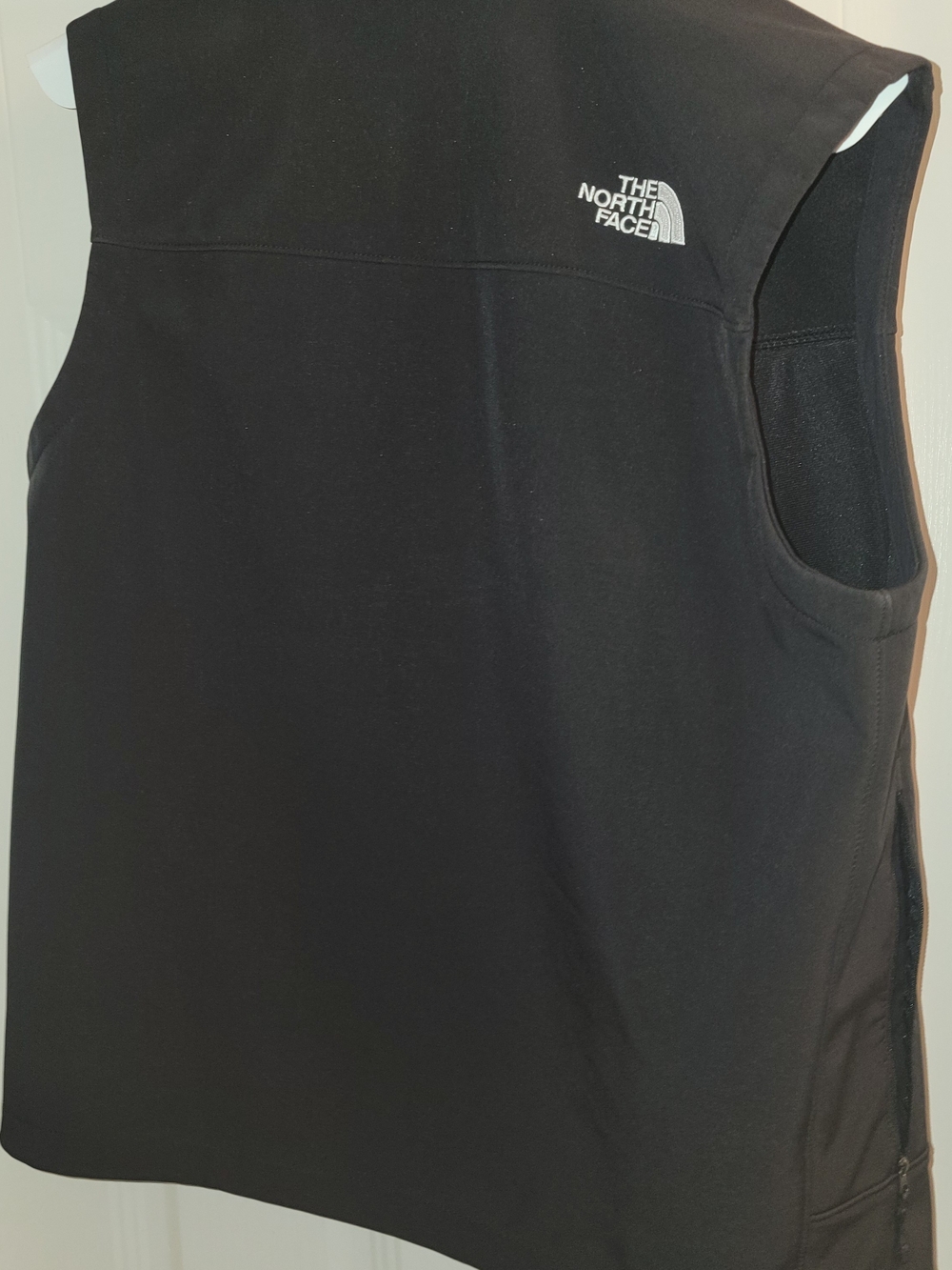 The North Face Black Men's Softshell Vest with Zip Pockets - Picture 2 of 5